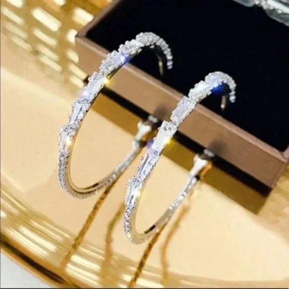 925 STERLING SILVER WHITE SAPPHIRE EARRINGS, BEAUTIFUL EARRINGS, CUTE EARRINGS. - Picture 4 of 5